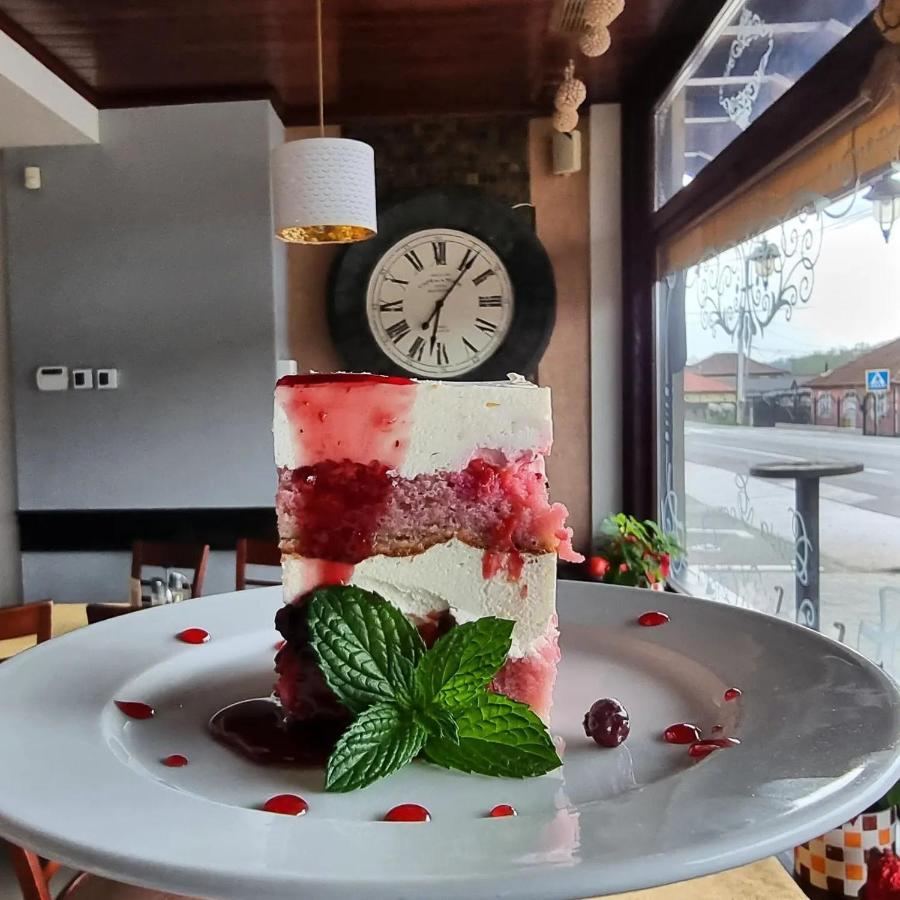 Pensiunea Casa Georgia Comanesti  Dış mekan fotoğraf